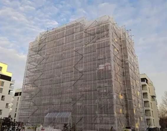 Plandeki na rusztowania OLX - jak wybrać najlepsze osłony ochronne?