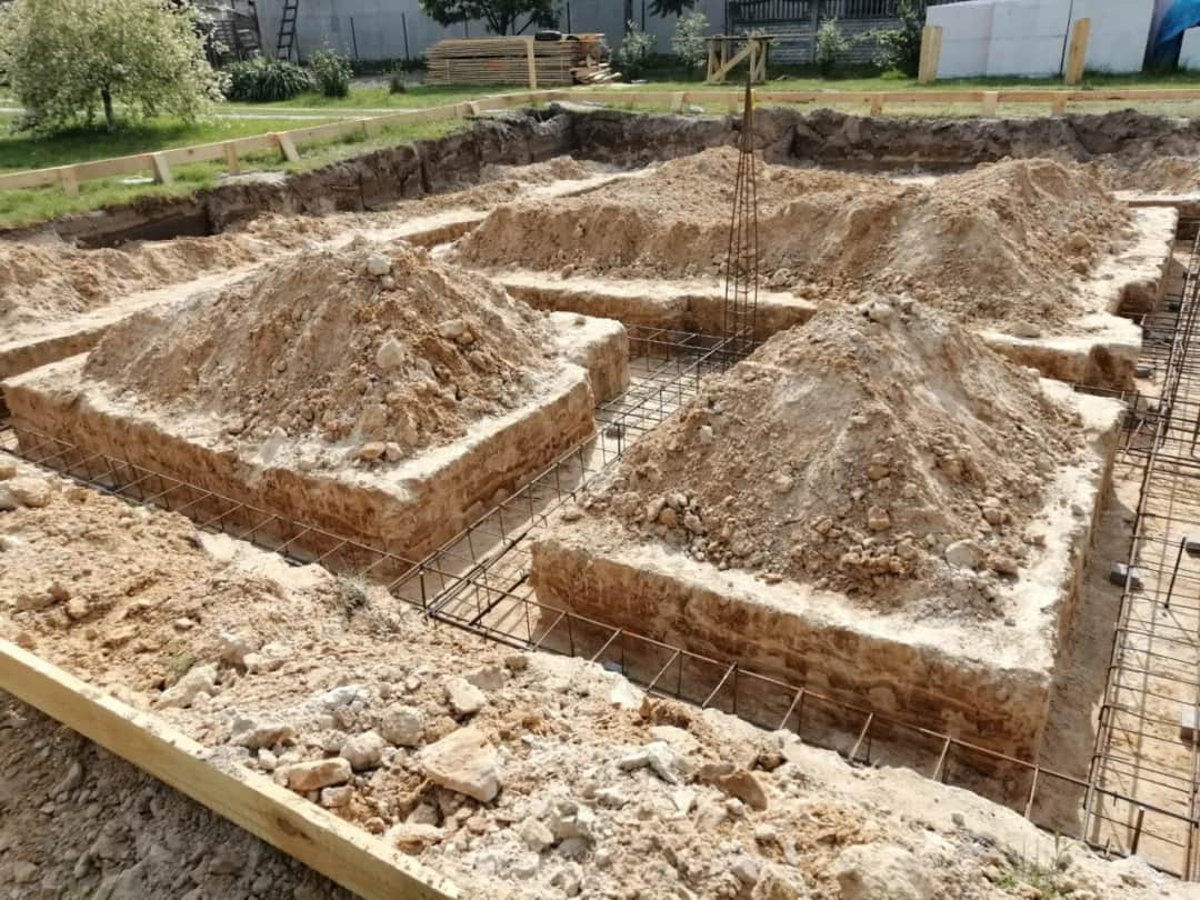 Fundamenty bez szalunków: Nowoczesna metoda budowy domów