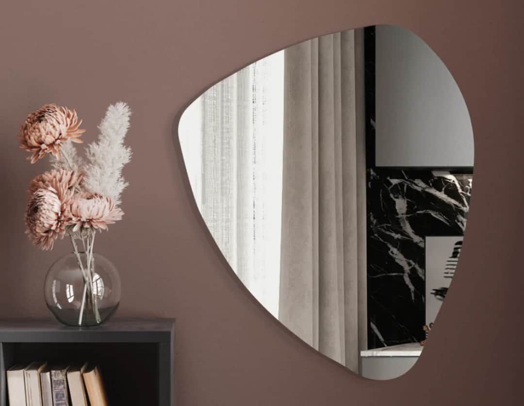 Czy można powiesić lustro naprzeciwko okna? Oto zalety i wady Czy można powiesić lustro naprzeciwko okna? Oto zalety i wady