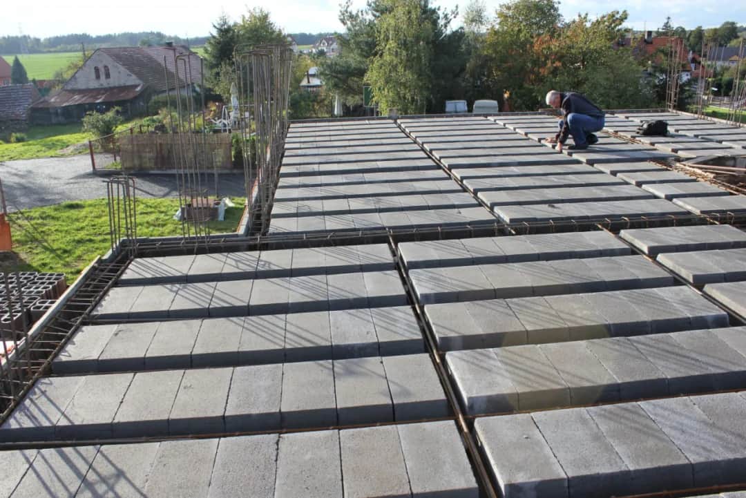 Strop Teriva czy lany? Porównanie najważniejszych cech